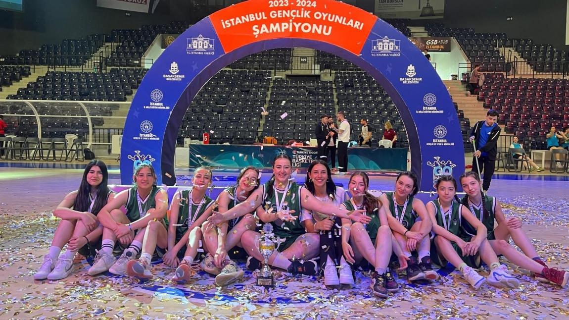 Kız Basket Takımımız İstanbul Gençlik Oyunlarında İstanbul Üçüncüsü Oldu.